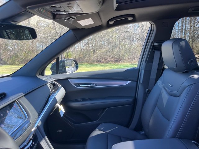 New 2025 Cadillac XT6 Luxury image 18