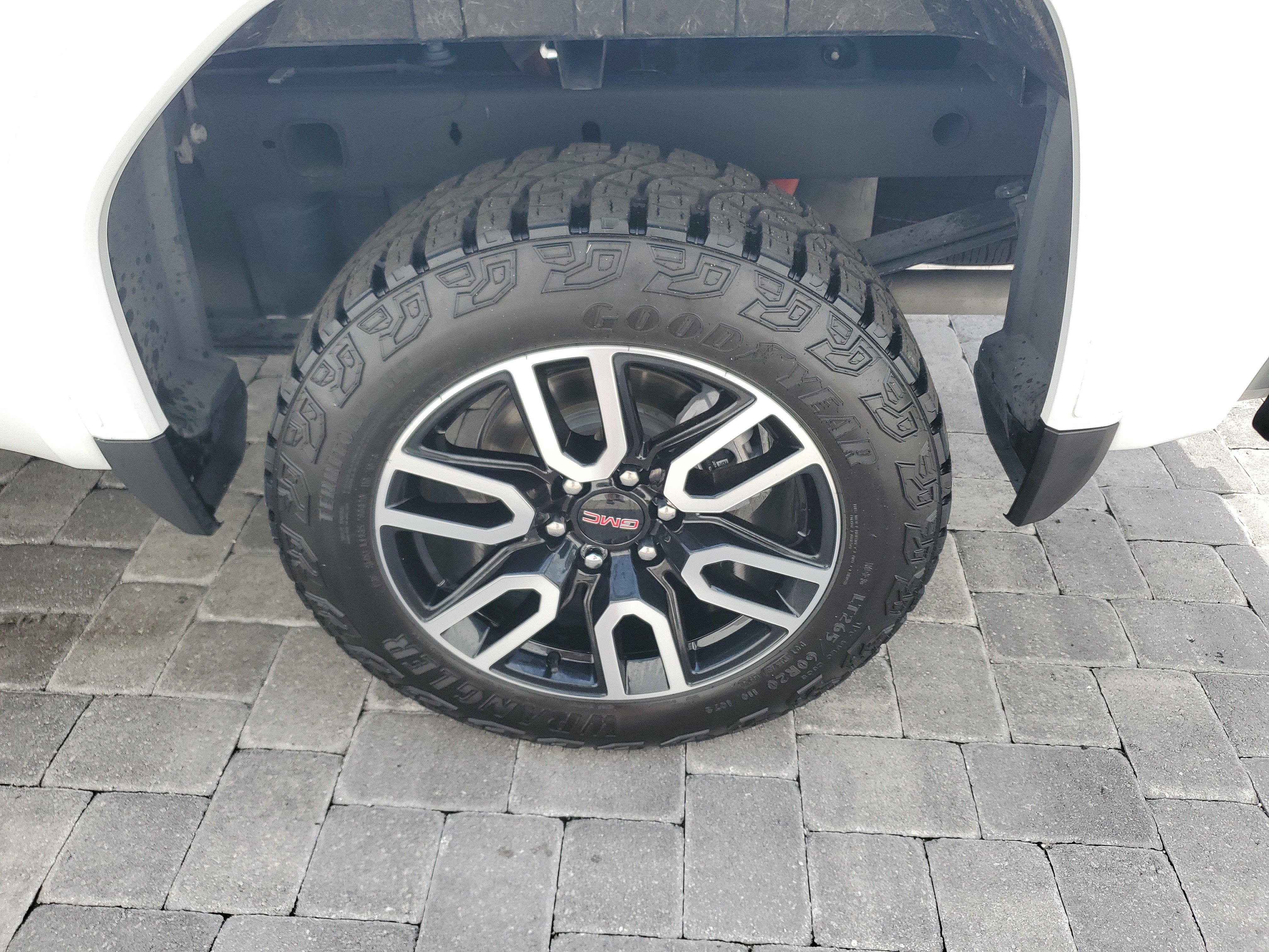 Used 2025 GMC Sierra 1500 AT4 w/ AT4 Premium Package AWD/4WD image 7