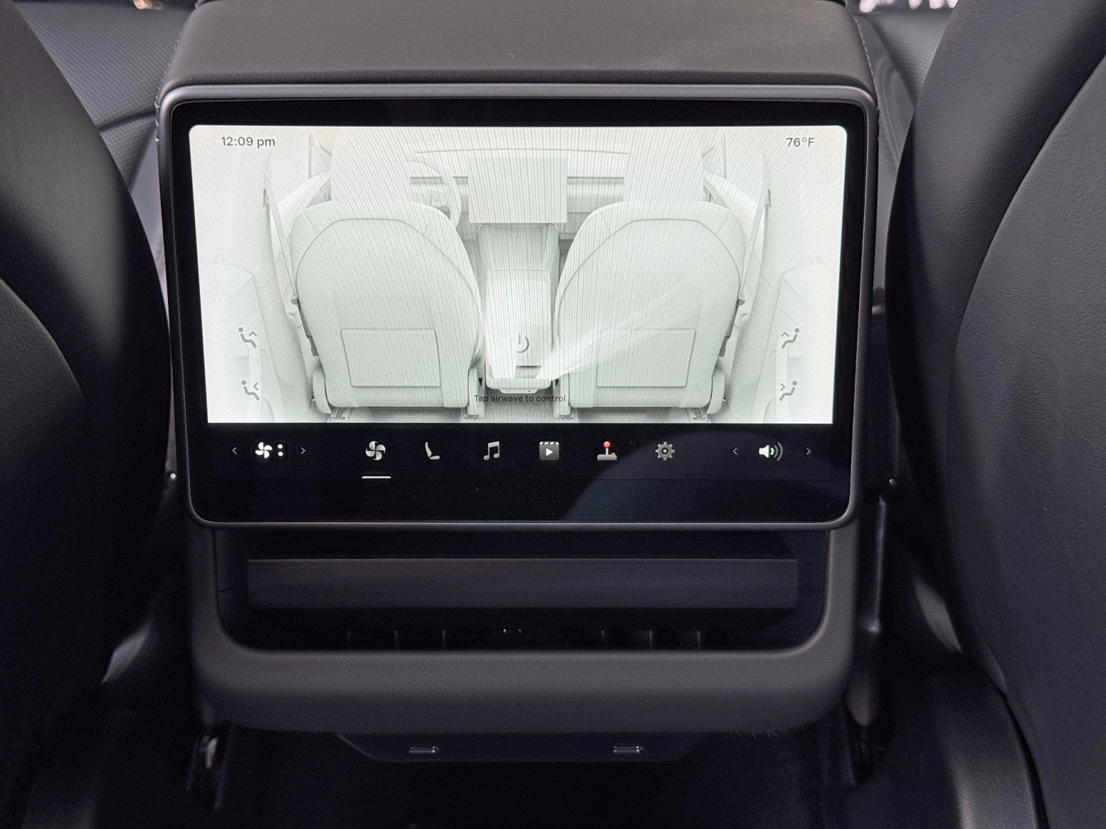 Used 2026 Tesla Model Y 2WD image 33