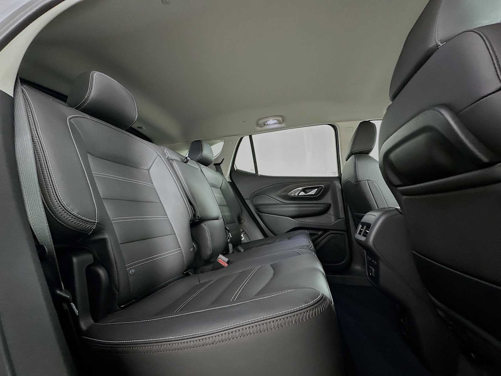 Used 2024 GMC Terrain Denali w/ Denali Premium Package AWD/4WD image 25