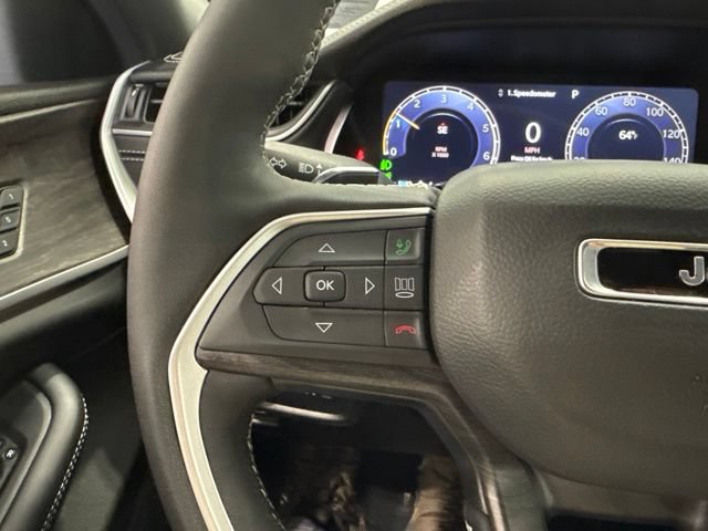 Used 2025 Jeep Grand Cherokee Limited AWD/4WD image 26