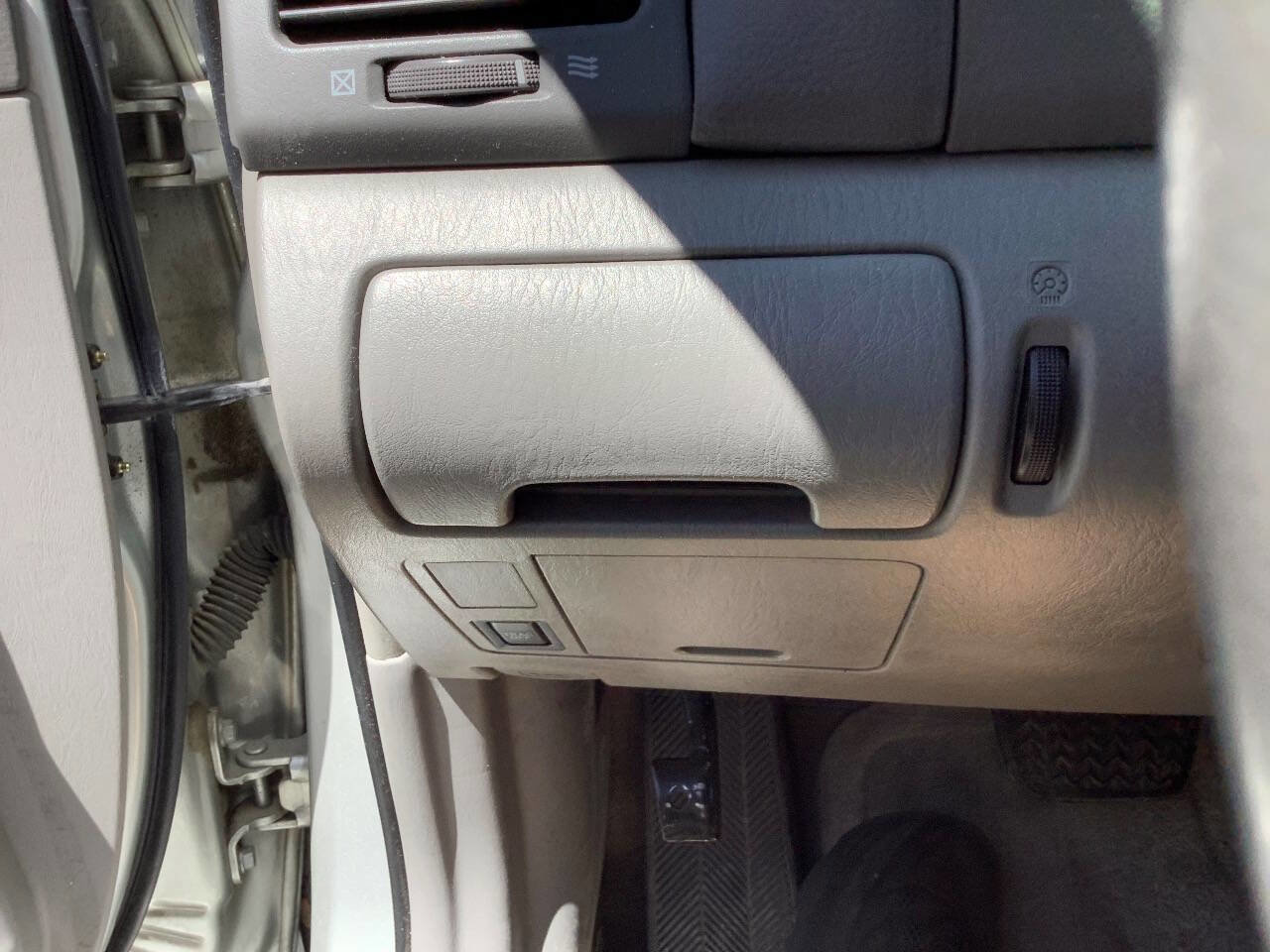 Used 2005 Toyota Camry XLE FWD image 38