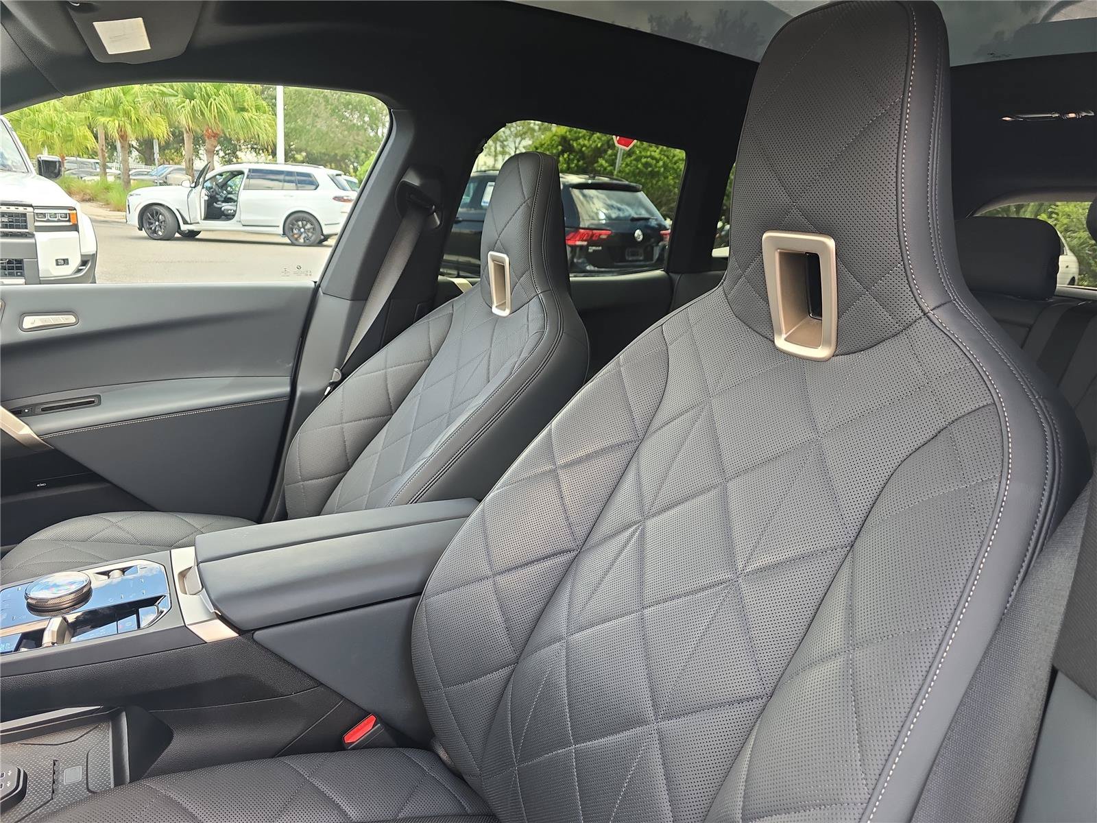 Used 2023 BMW iX xDrive50 w/ Sport Package AWD/4WD image 15