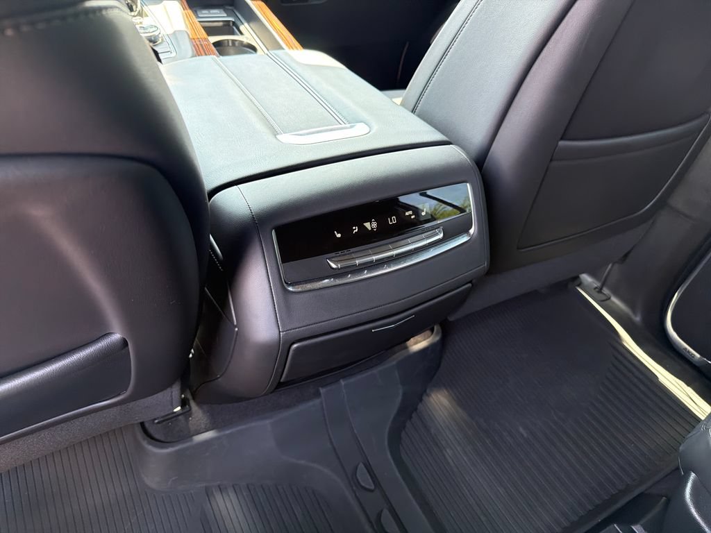 Used 2023 Cadillac Escalade ESV Premium Luxury RWD image 33