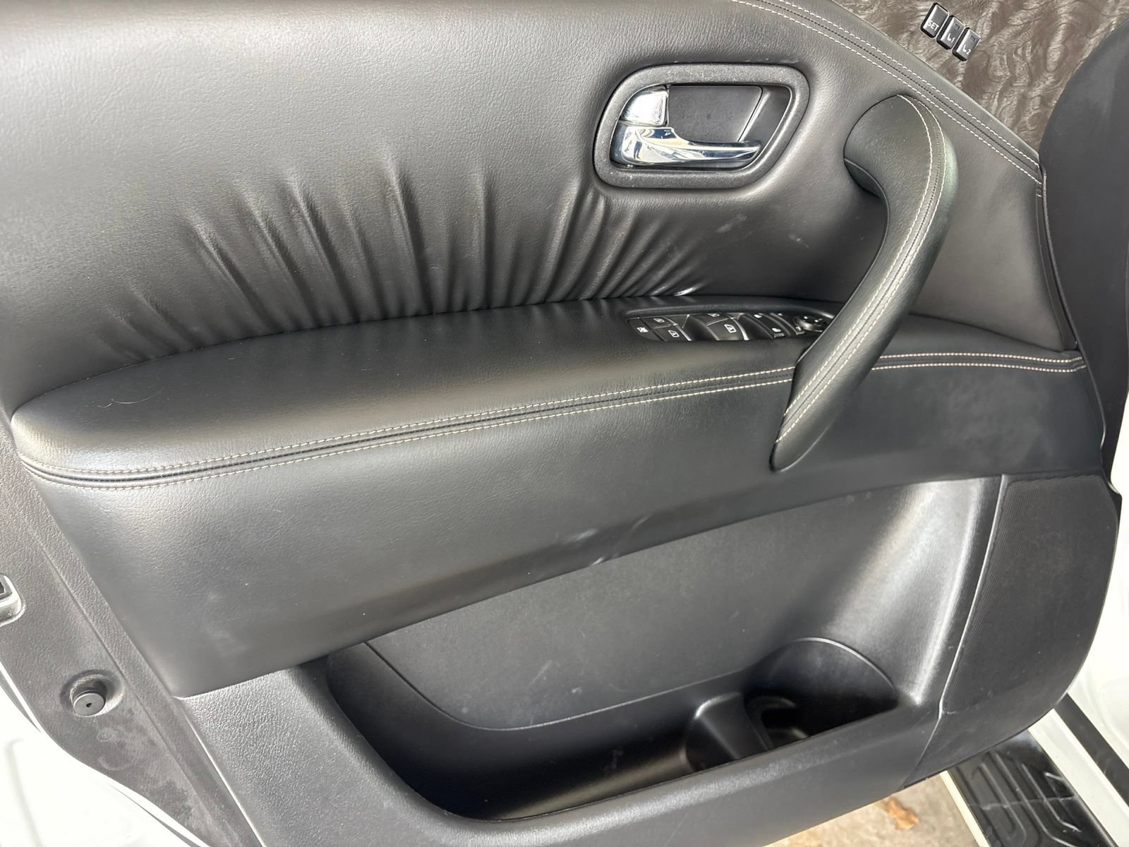 Used 2022 Nissan Armada Platinum w/ Captain's Chairs Package RWD image 11