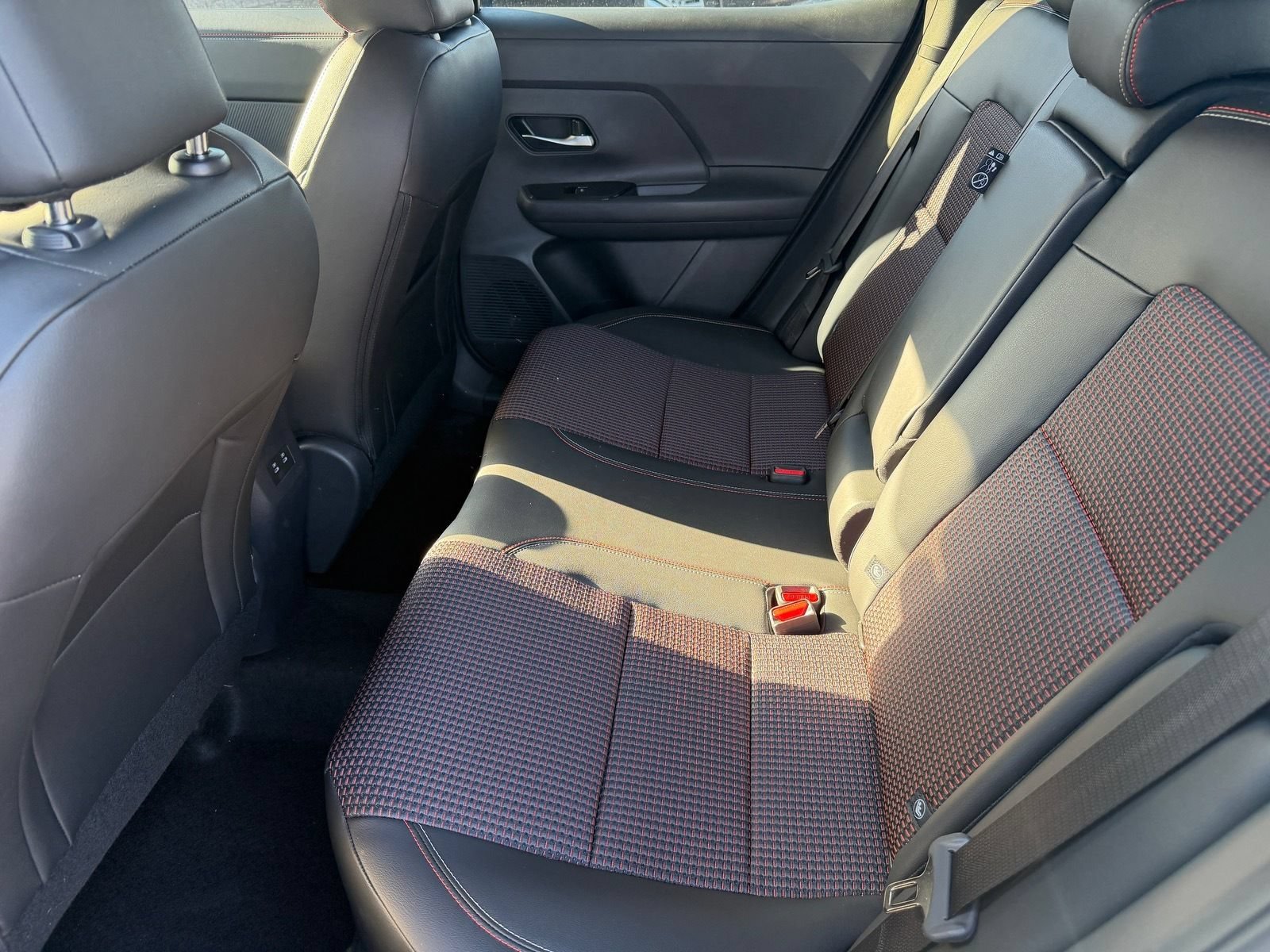 New 2026 Nissan Kicks SR FWD image 13