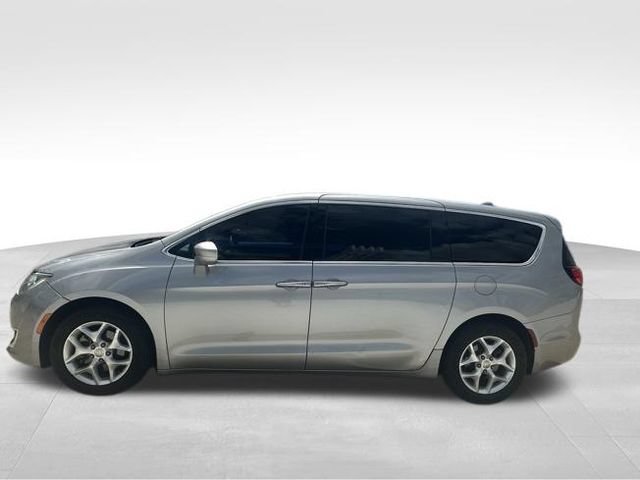 Used 2018 Chrysler Pacifica Touring Plus w/ Tire & Wheel Group FWD image 5