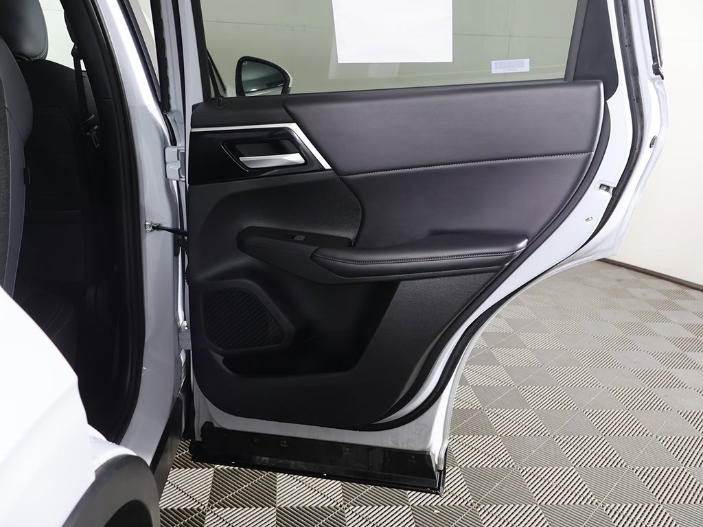 Used 2024 Mitsubishi Outlander SE Black Edition image 27