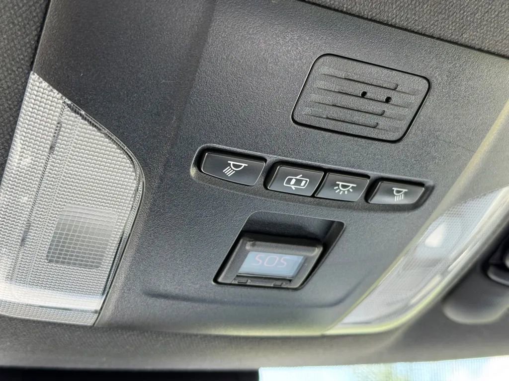 Used 2020 Toyota Corolla SE FWD image 19