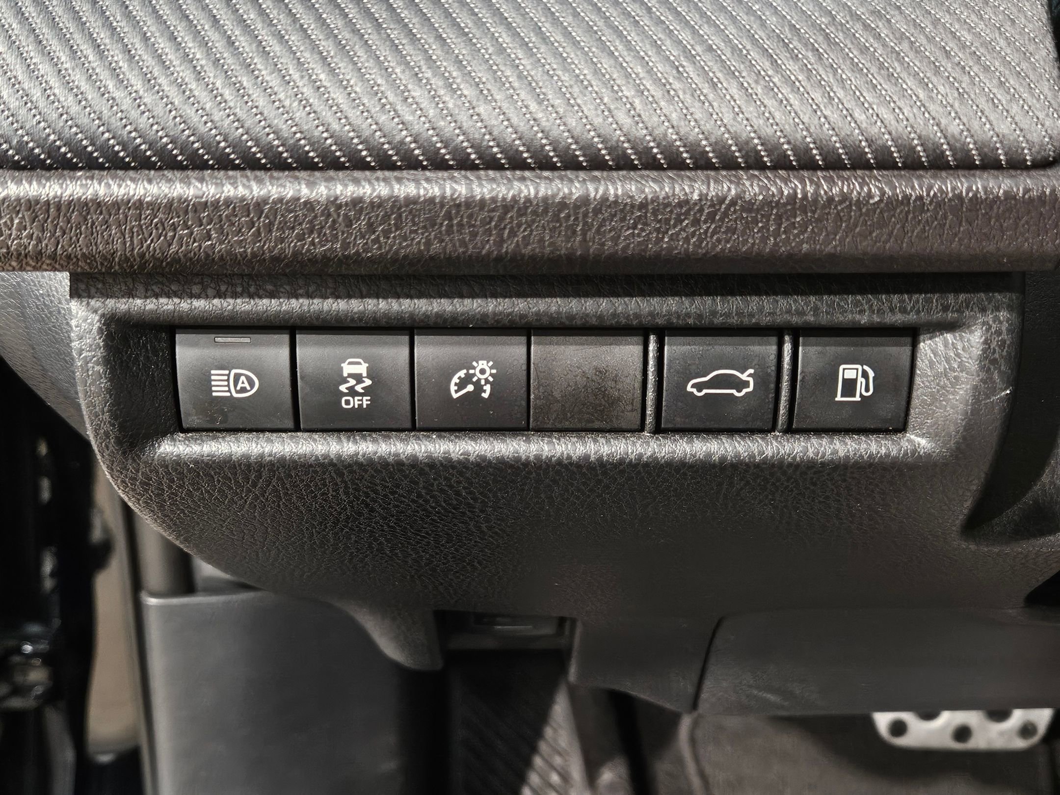 Used 2025 Toyota Camry SE image 25