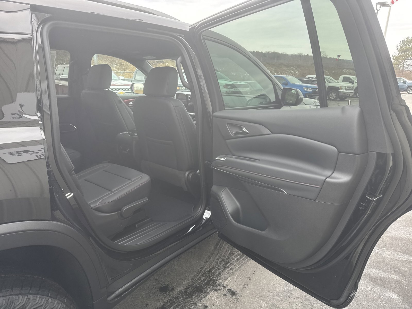 New 2026 Chevrolet Traverse Z71 w/ LPO, Floor Liner Package AWD/4WD image 7