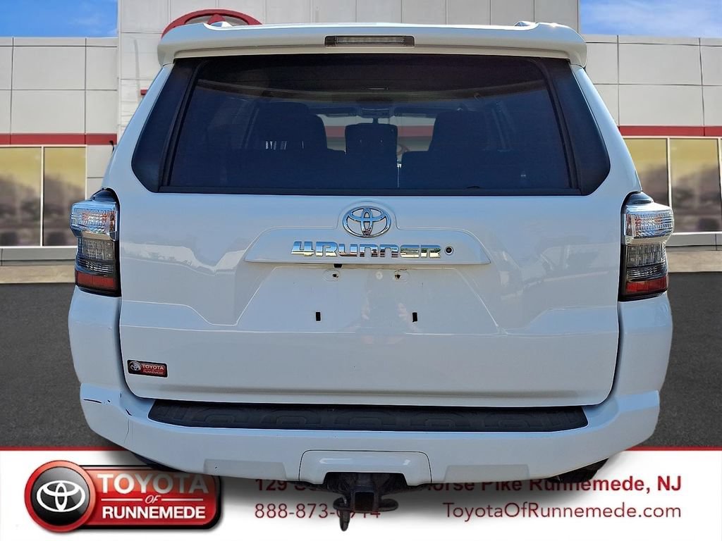 Used 2018 Toyota 4Runner SR5 AWD/4WD image 5