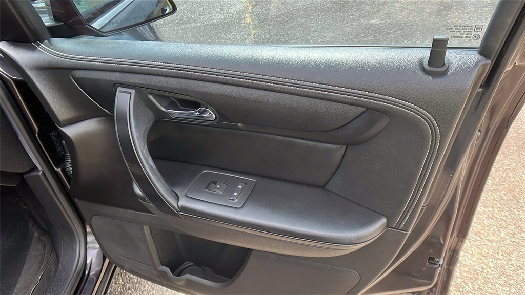 Used 2016 Chevrolet Traverse LT w/ Style and Technology Package image 16
