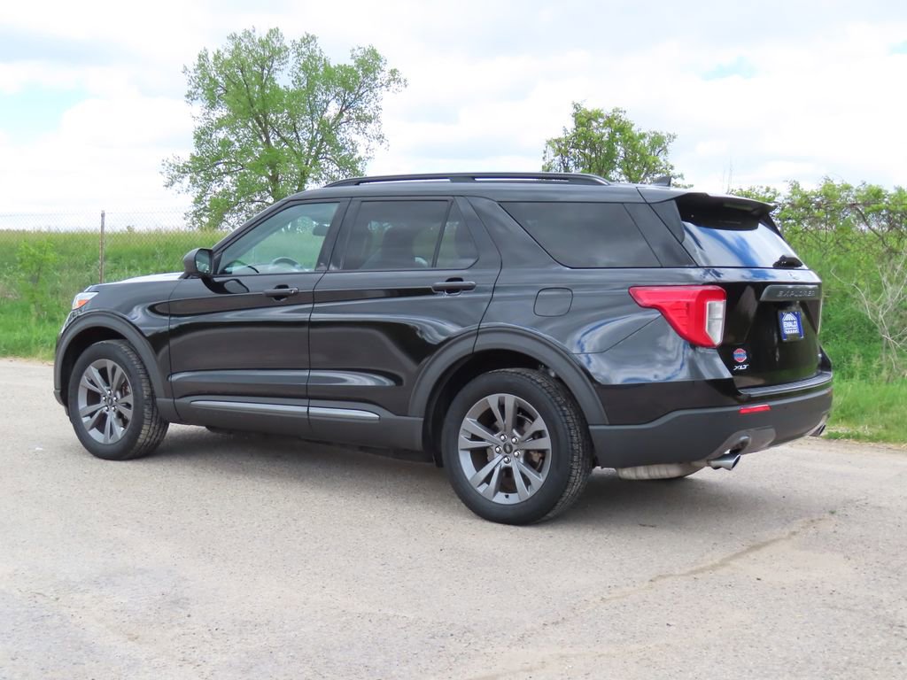 Used 2021 Ford Explorer XLT w/ Equipment Group 202A AWD/4WD image 24