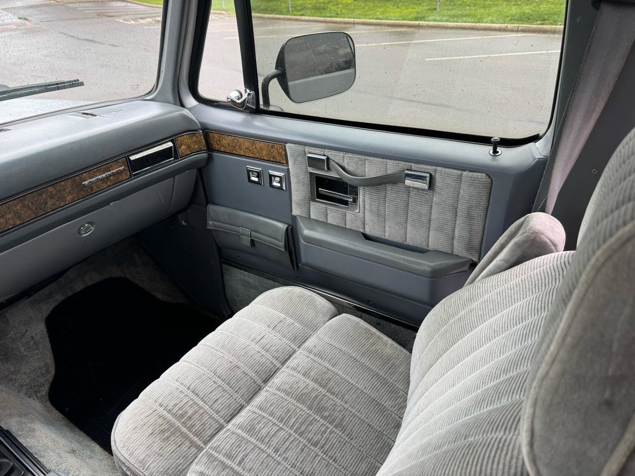 Used 1989 GMC Suburban 4WD image 23