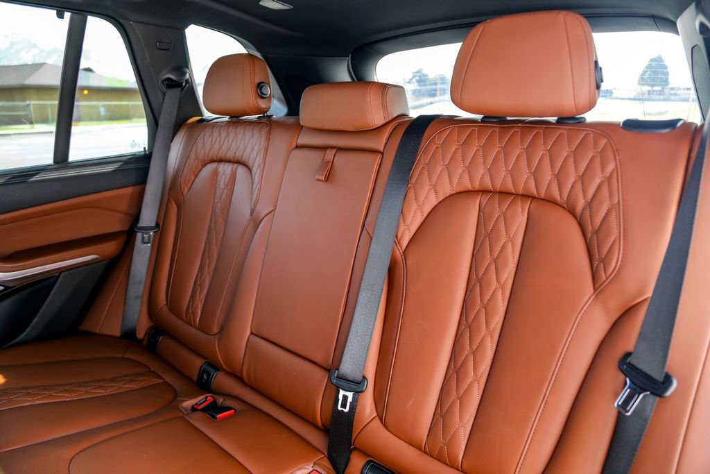 Used 2025 BMW X5 M60i w/ Executive Package image 28