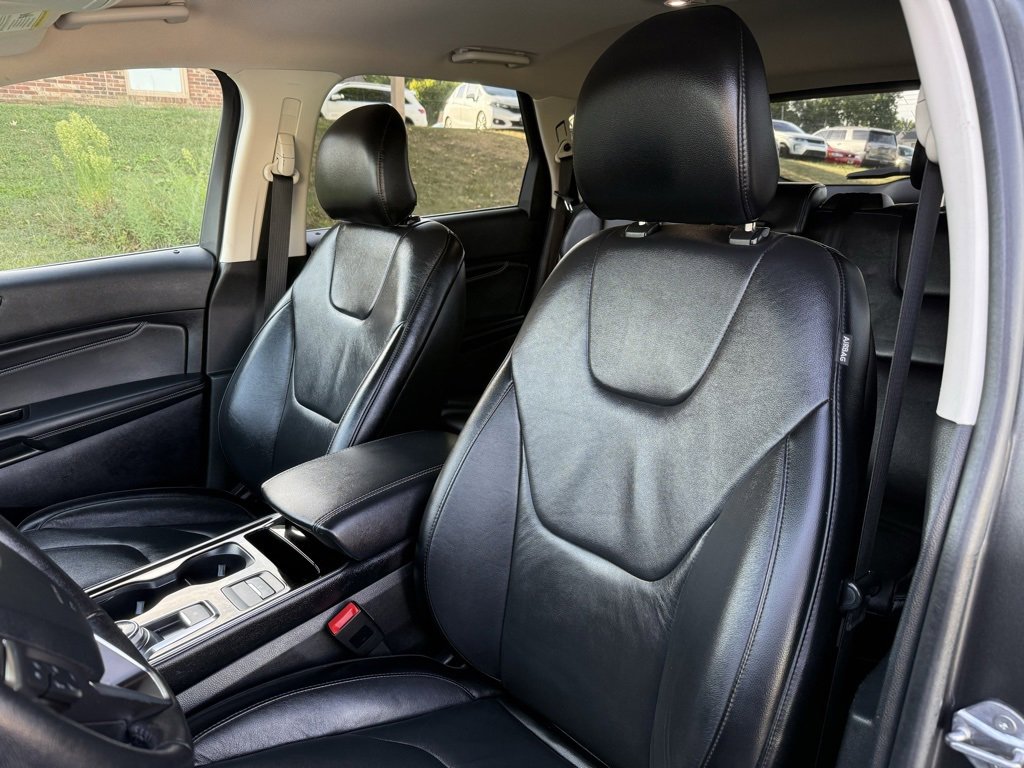 Used 2019 Ford Edge Titanium image 11