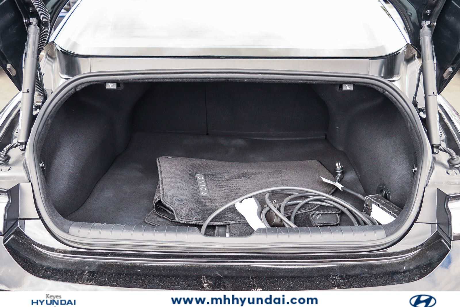 Used 2024 Hyundai Ioniq 6 Limited RWD image 23