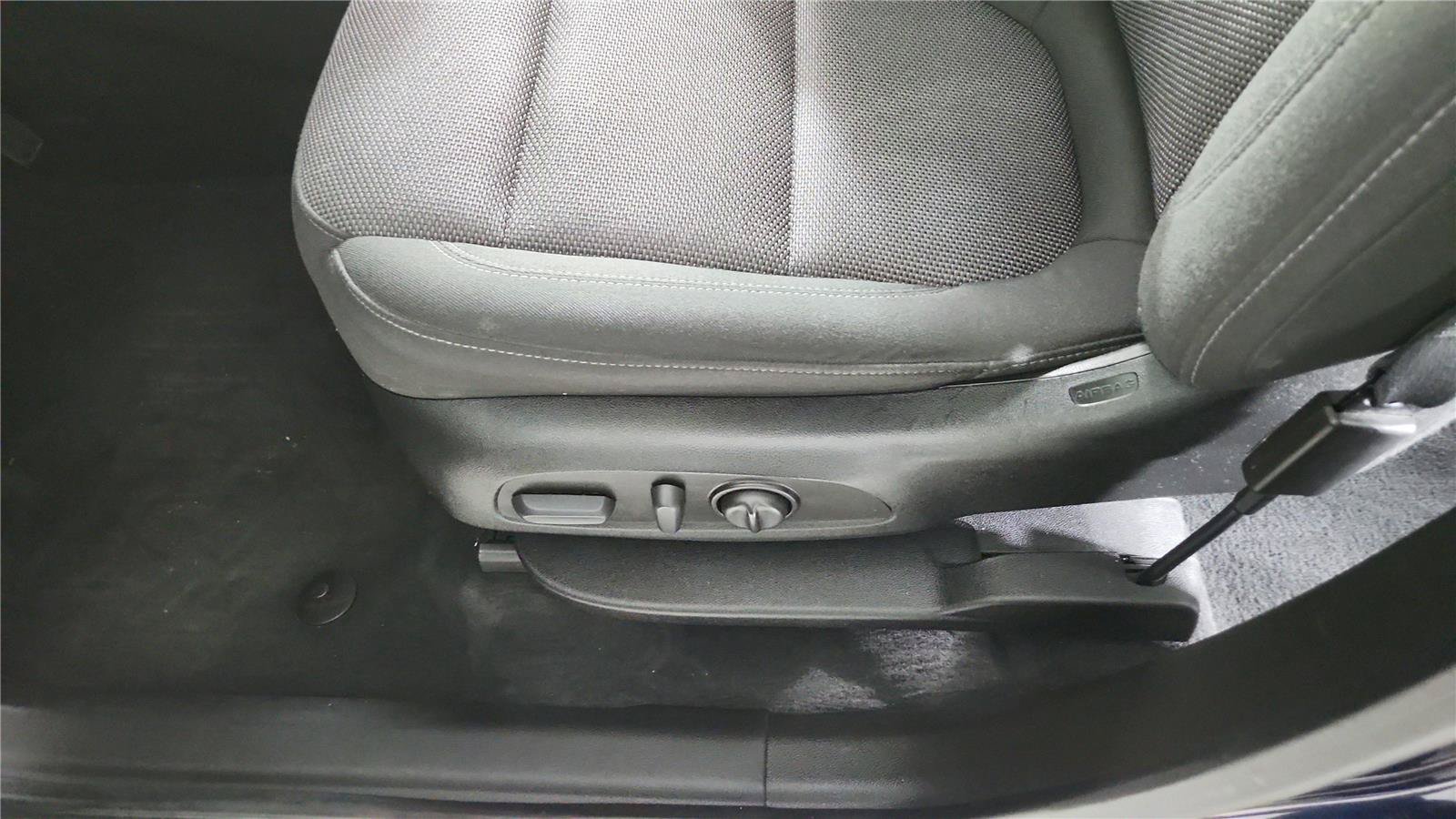 Used 2023 Chevrolet Traverse LT FWD image 11
