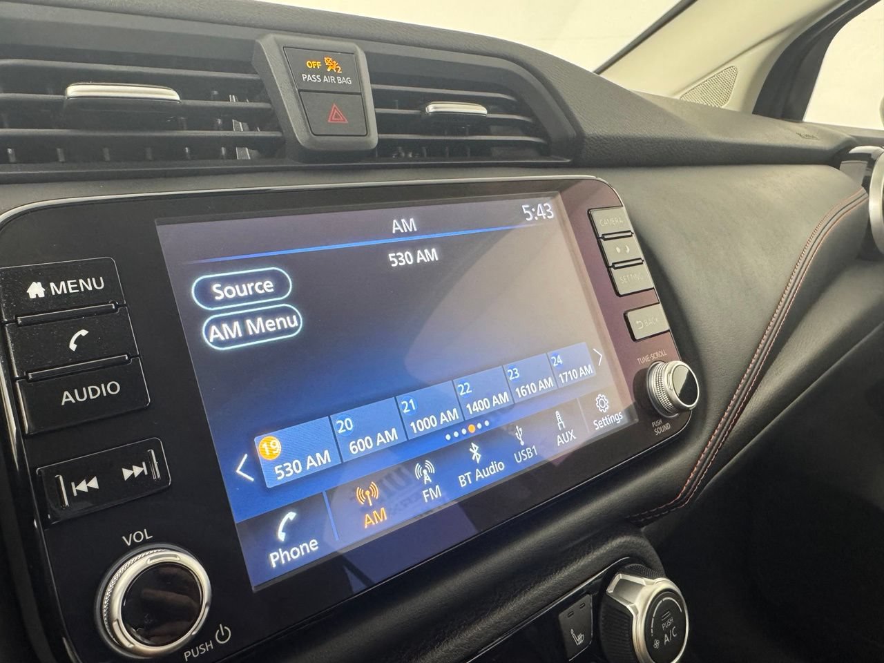 Used 2025 Nissan Versa SR FWD image 16