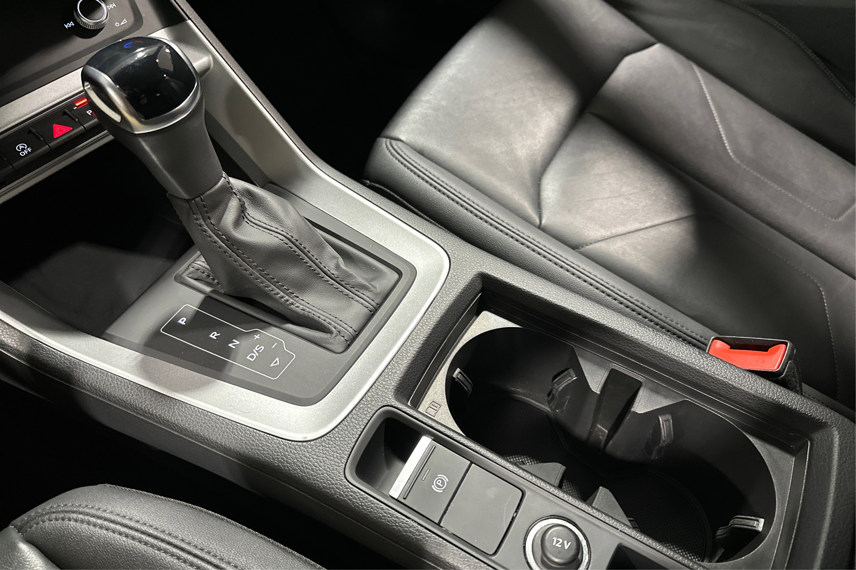 Used 2025 Audi Q3 2.0T Premium image 34