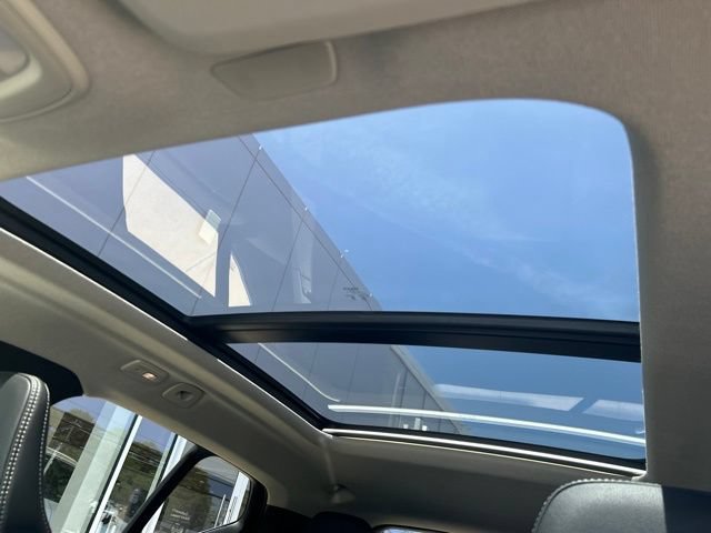 Certified 2025 Volvo XC40 B5 Core AWD/4WD image 29
