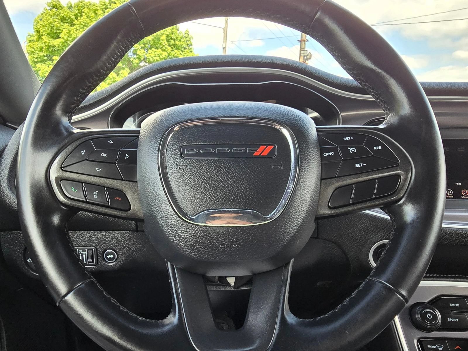 Used 2020 Dodge Challenger SXT RWD image 25
