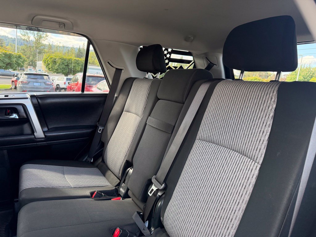 Used 2018 Toyota 4Runner SR5 AWD/4WD image 29