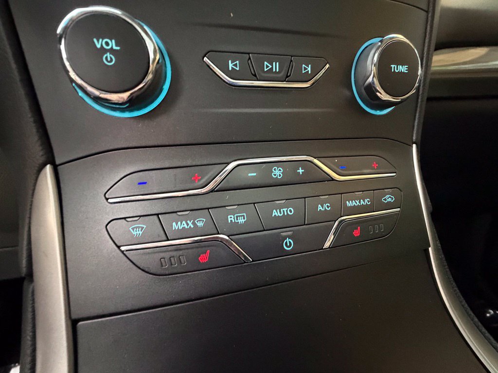 Used 2019 Ford Edge SEL w/ Equipment Group 201A AWD/4WD image 34