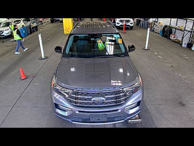 Used 2022 Ford Explorer XLT w/ Equipment Group 202A image 2