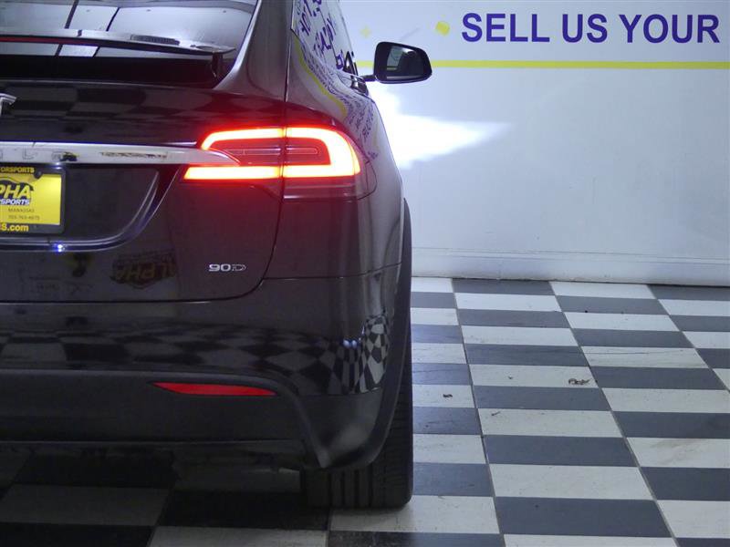 Used 2016 Tesla Model X 90D image 21