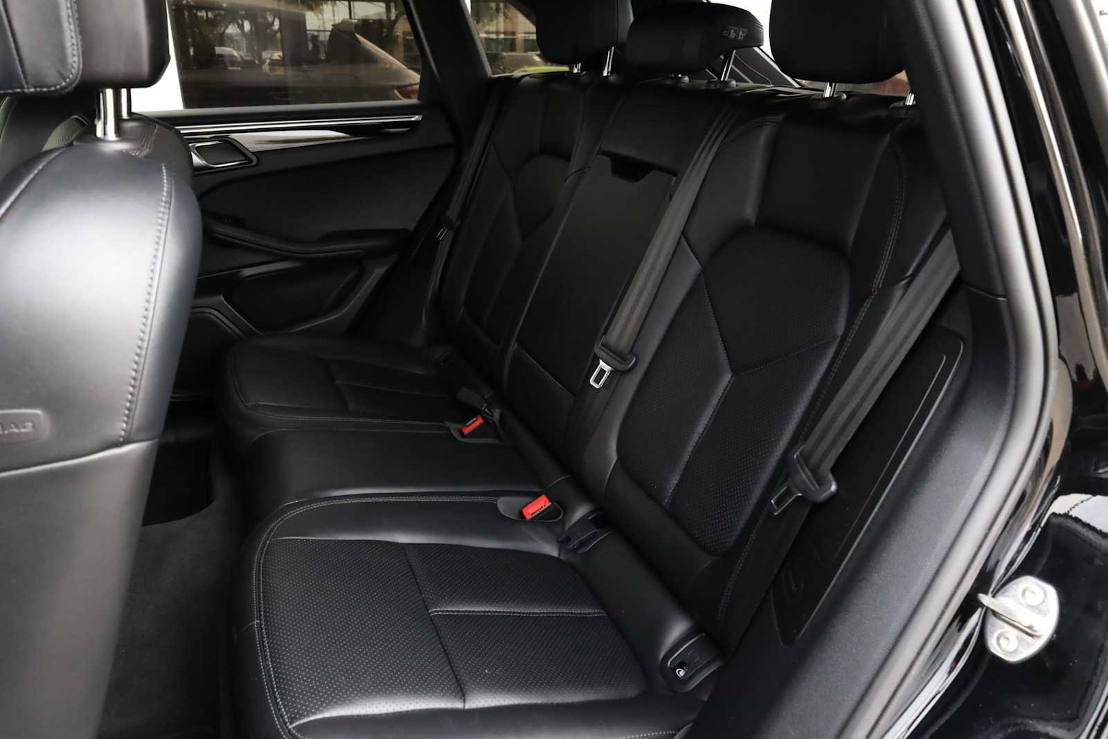 Used 2021 Porsche Macan AWD/4WD image 41