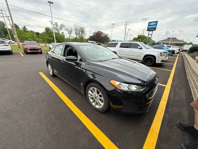 Used 2019 Ford Fusion SE FWD image 2