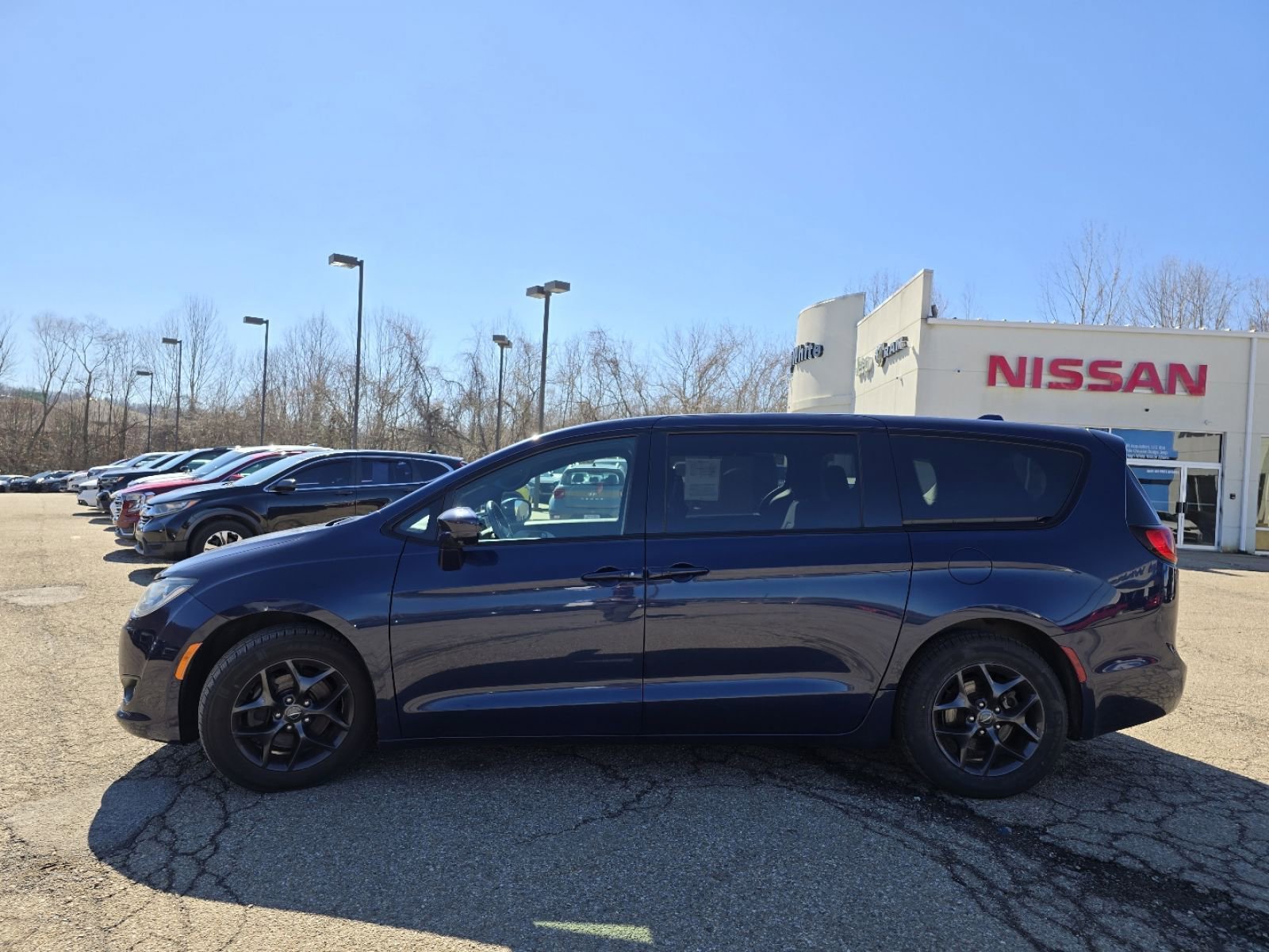 Used 2019 Chrysler Pacifica Touring Plus w/ Advanced Safetytec Group image 11