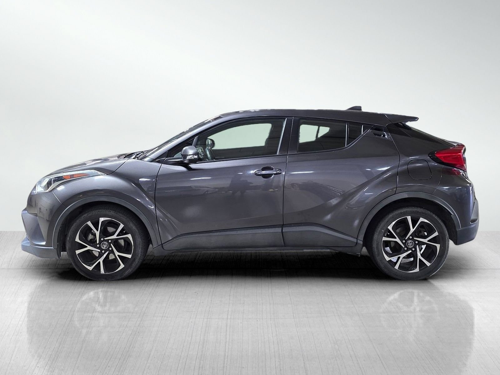 Used 2018 Toyota C-HR XLE FWD image 4