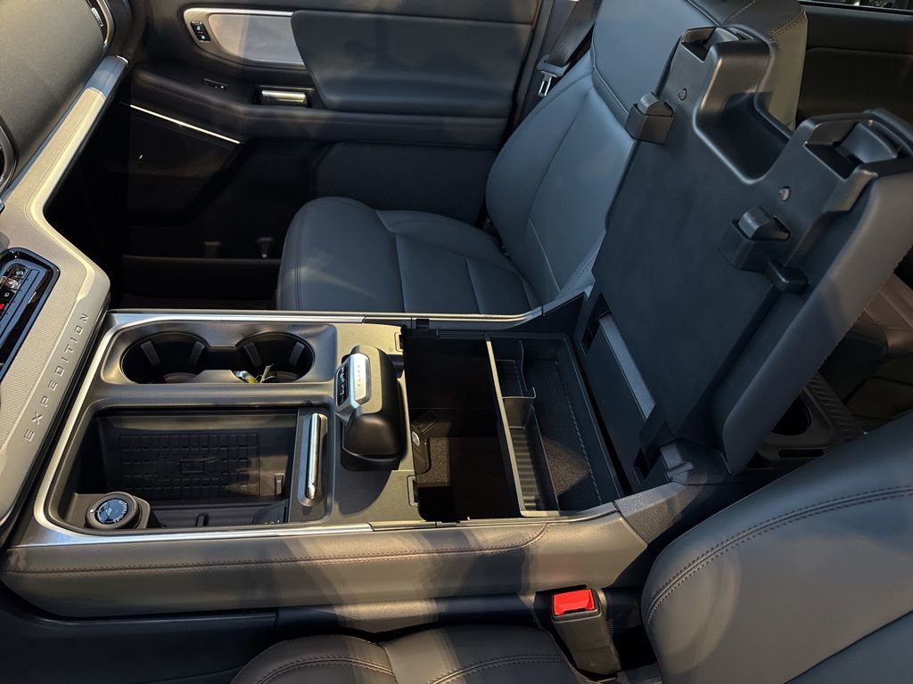 New 2025 Ford Expedition Active image 19