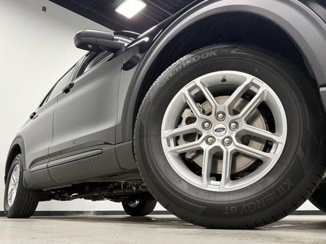 Used 2026 Ford Explorer Active w/ Active Comfort Package RWD image 3