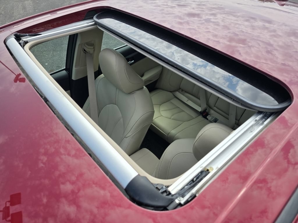 Certified 2019 Toyota Avalon XLE w/ Moonroof Package FWD image 3