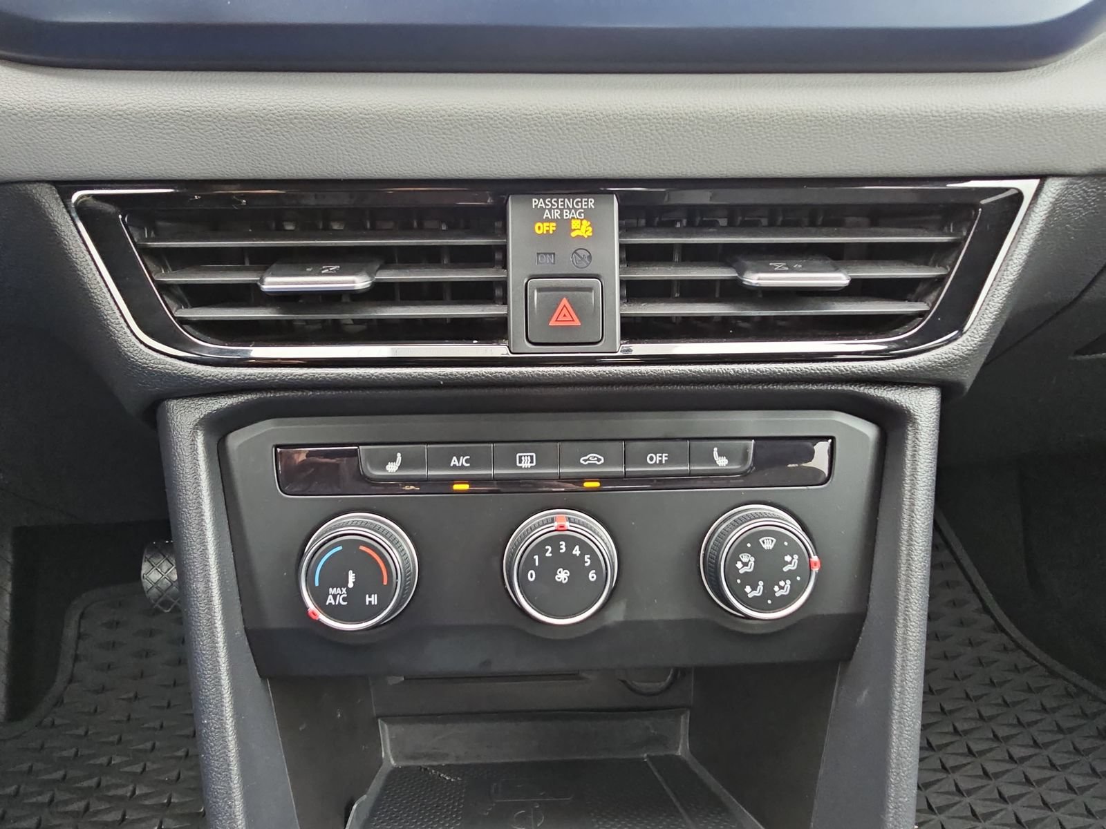 Used 2022 Volkswagen Taos SE FWD image 22