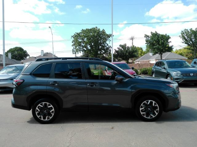 Used 2025 Subaru Forester Premium AWD/4WD image 5