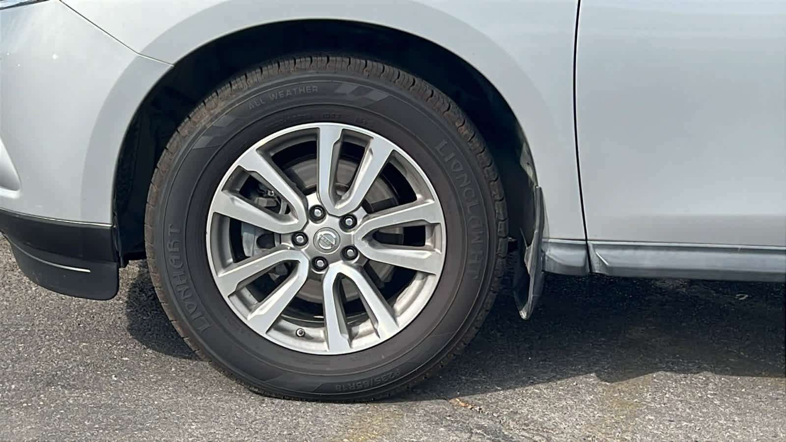 Used 2016 Nissan Pathfinder SV FWD image 9