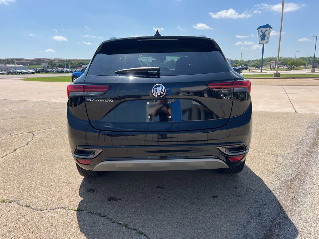 Used 2023 Buick Envision Essence w/ Sport Touring Package FWD image 4