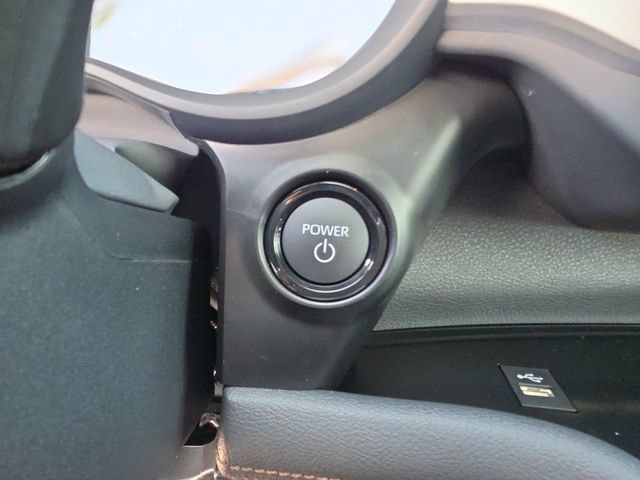 Used 2026 Toyota Sienna Limited FWD image 25