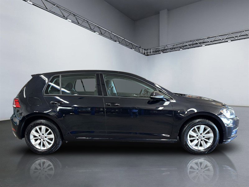 Used 2018 Volkswagen Golf S image 3