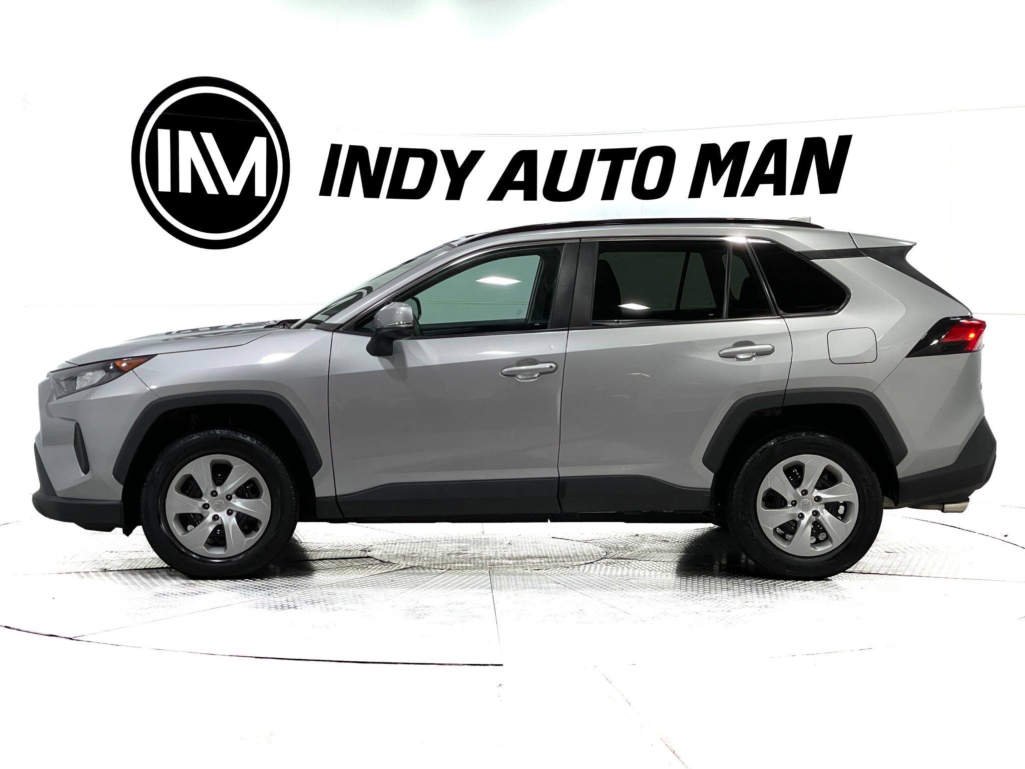 Used 2021 Toyota RAV4 LE w/ Carpet Mat Package (TMS) AWD/4WD image 7