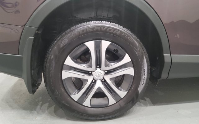 Used 2018 Toyota RAV4 LE image 38