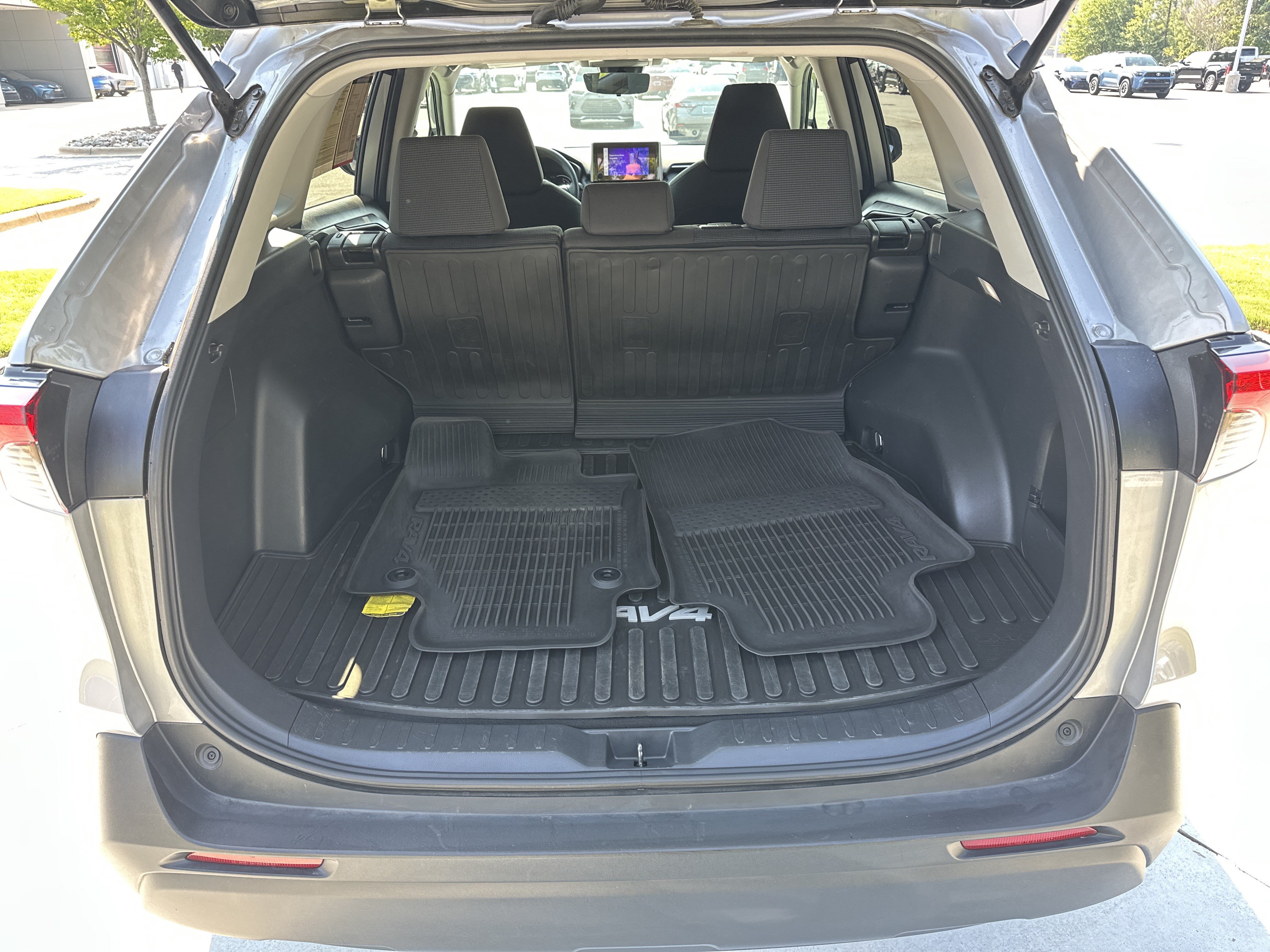 Certified 2024 Toyota RAV4 LE FWD image 32
