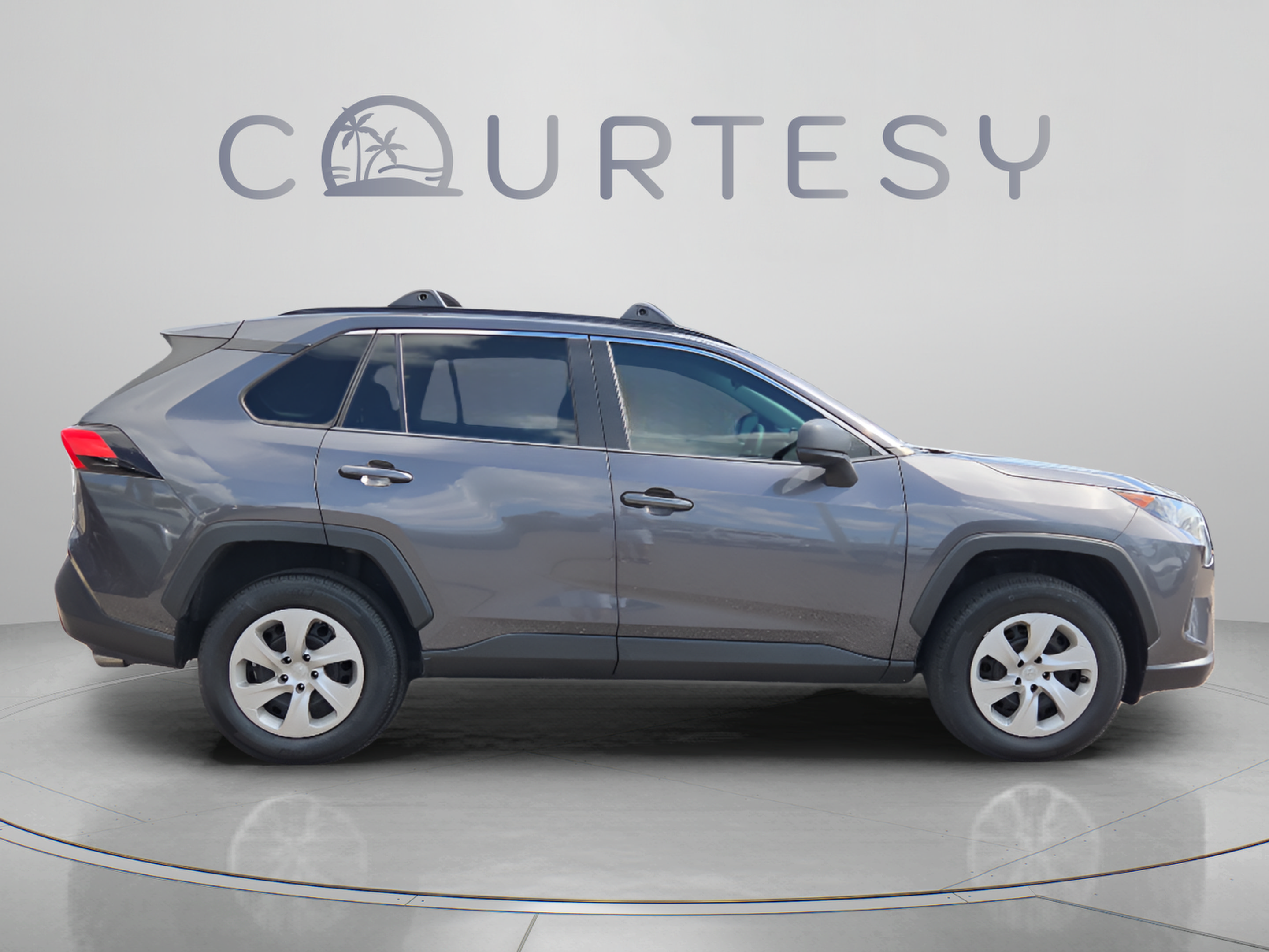 Used 2019 Toyota RAV4 LE FWD image 6