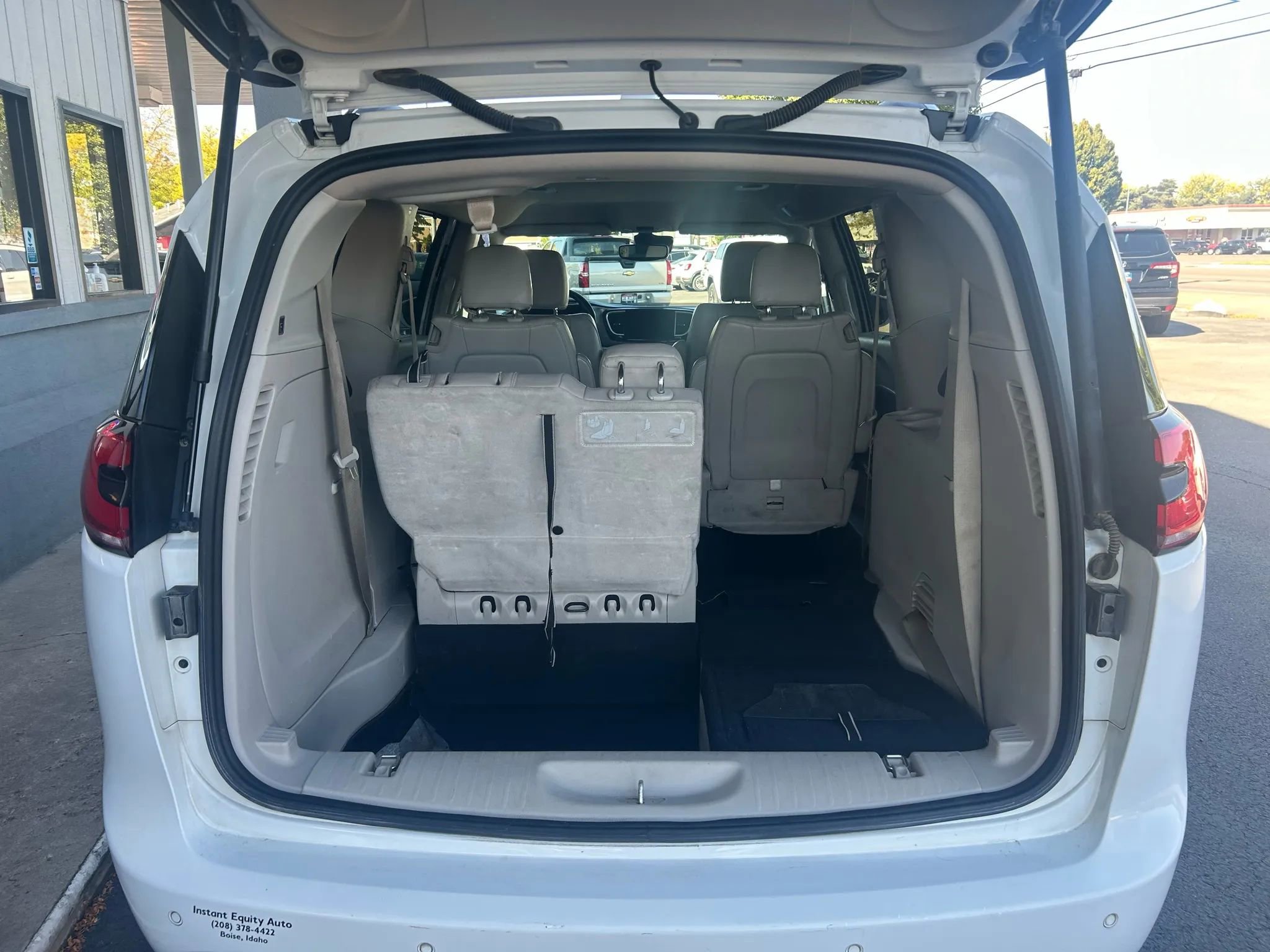 Used 2021 Chrysler Pacifica Touring-L image 24