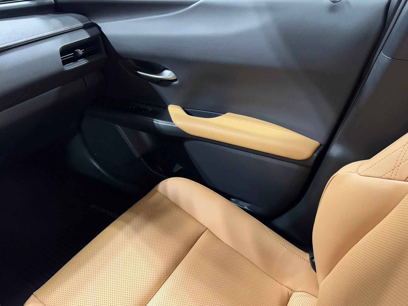 Used 2025 Lexus UX 300h AWD image 42